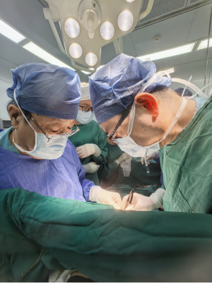 盛谷策略 曾被断言“活不过一岁”，湖南女孩在杭州获得“重生”！出院第一件事：赴西湖之约